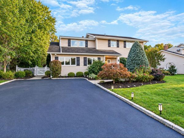 26 Glen Lane , Kings Park, NY 11754