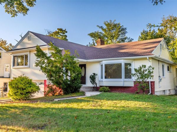 21 Oxford Boulevard, Great Neck, NY 11023