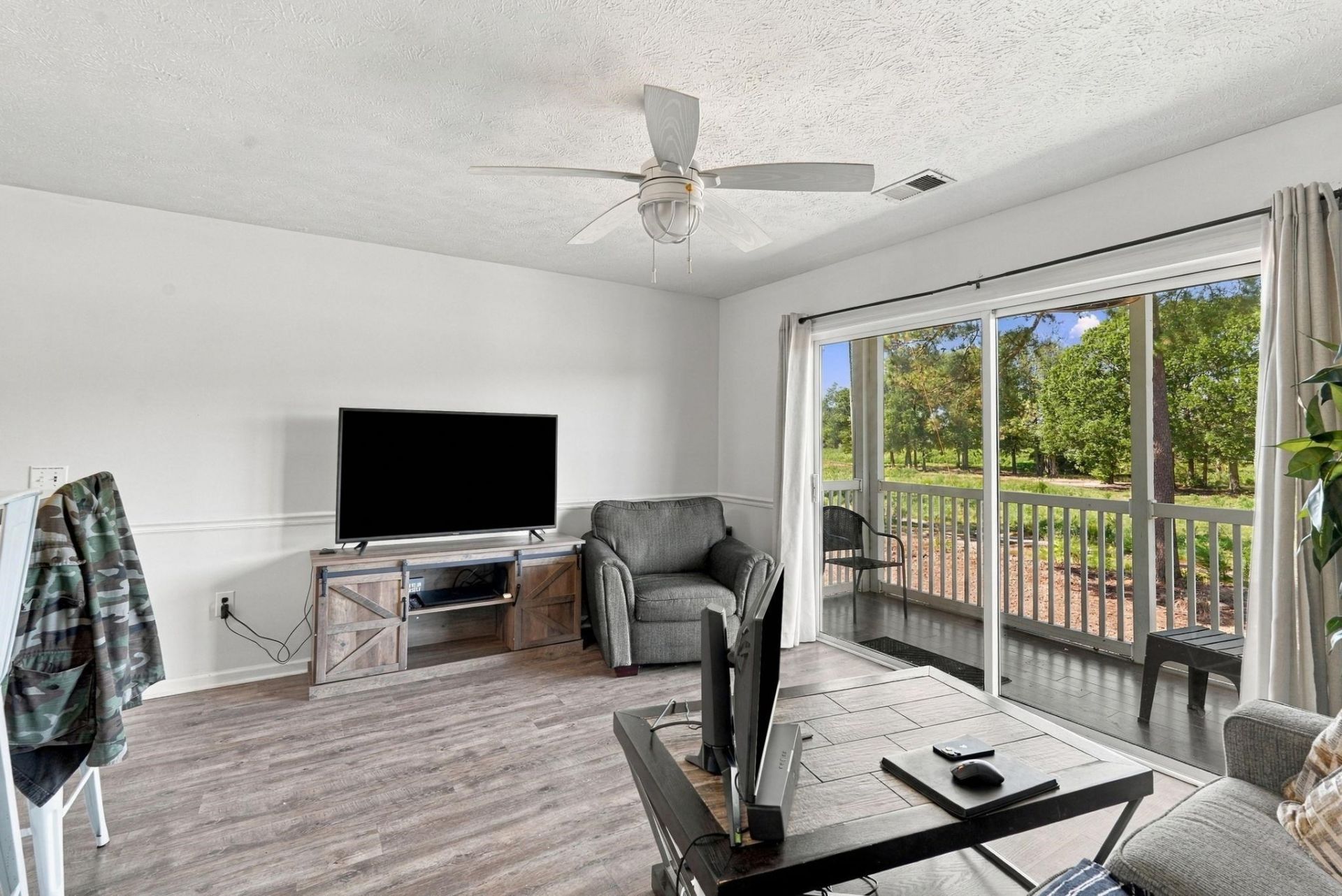 593 Blue River Ct. Photo 10