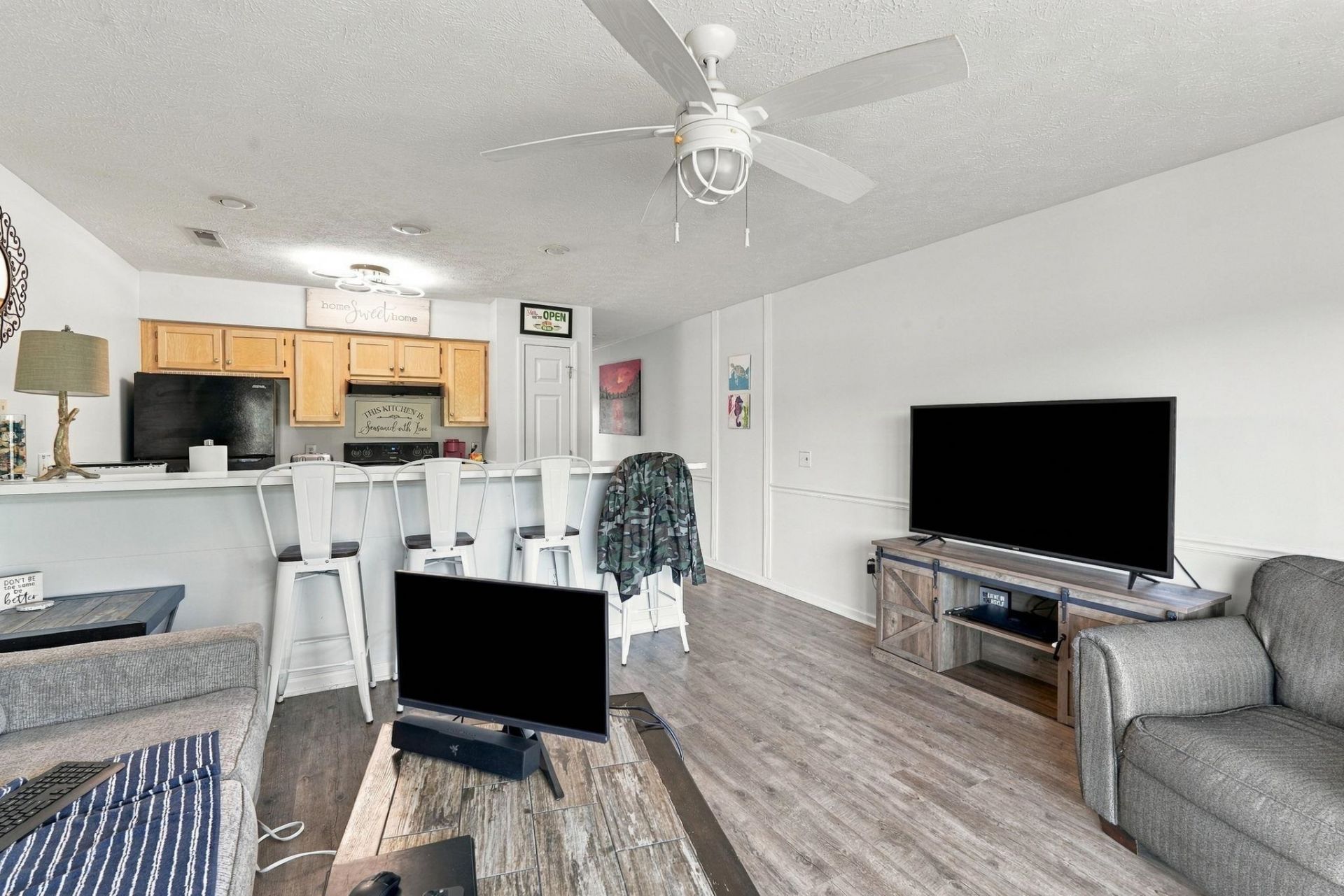 593 Blue River Ct. Photo 11