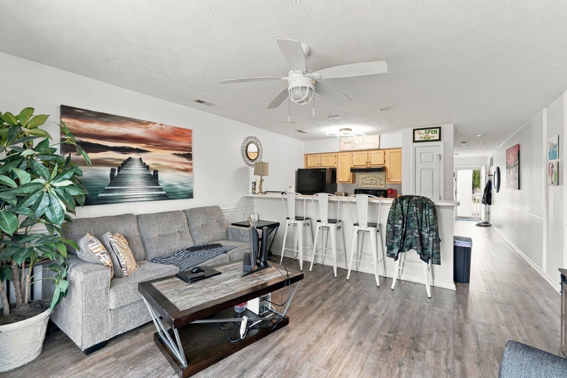 593 Blue River Ct. Photo 12
