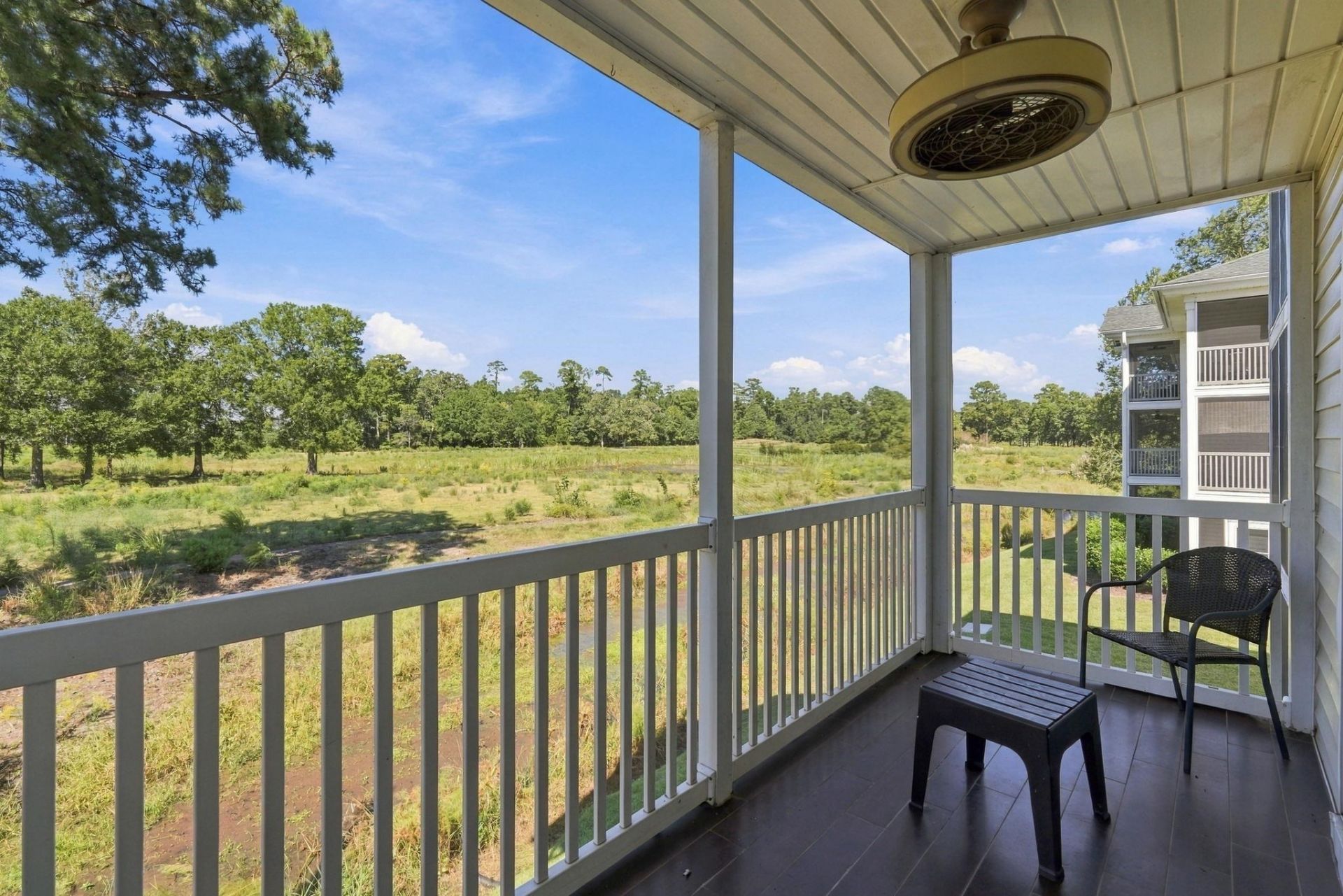 593 Blue River Ct. Photo 17