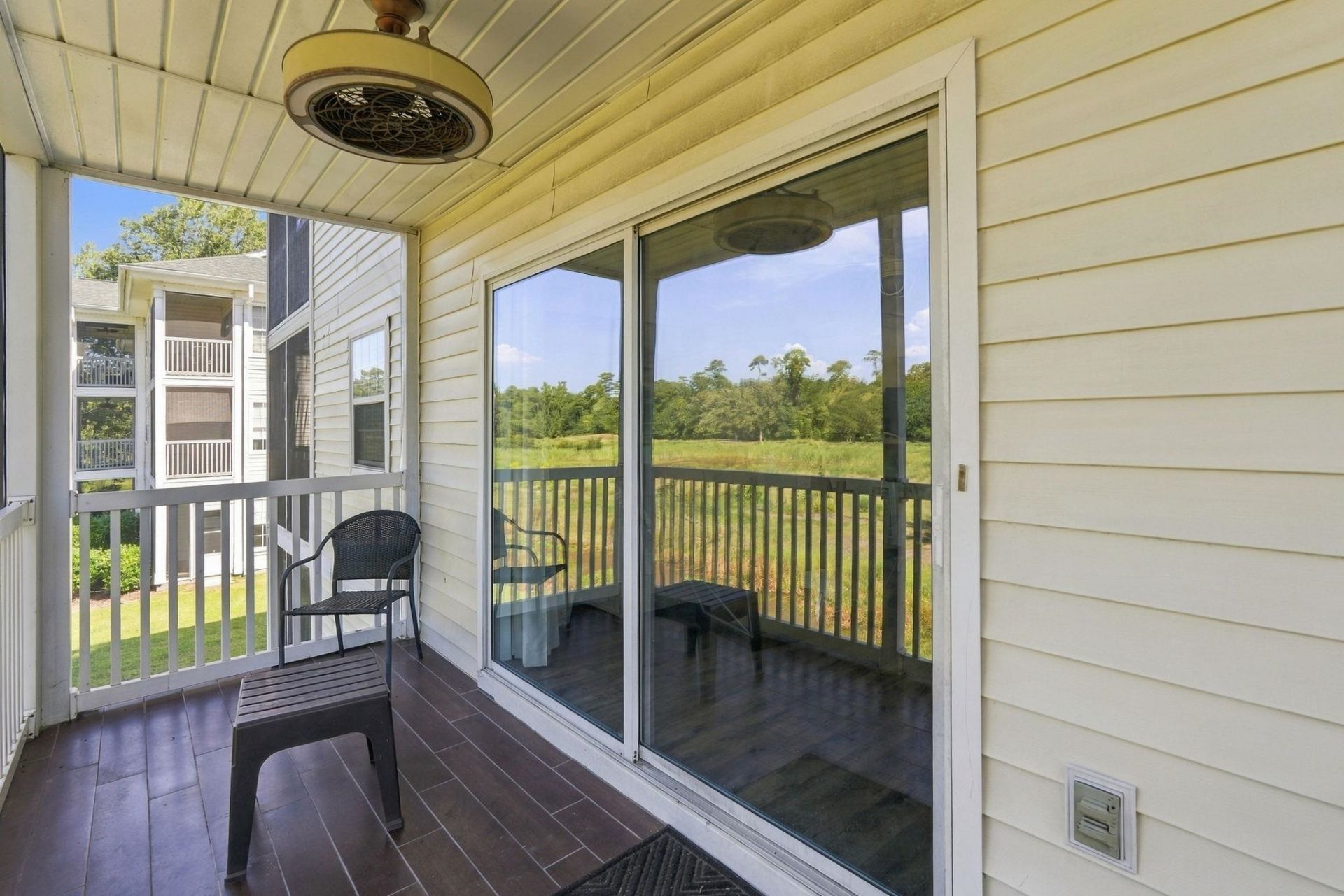 593 Blue River Ct. Photo 18