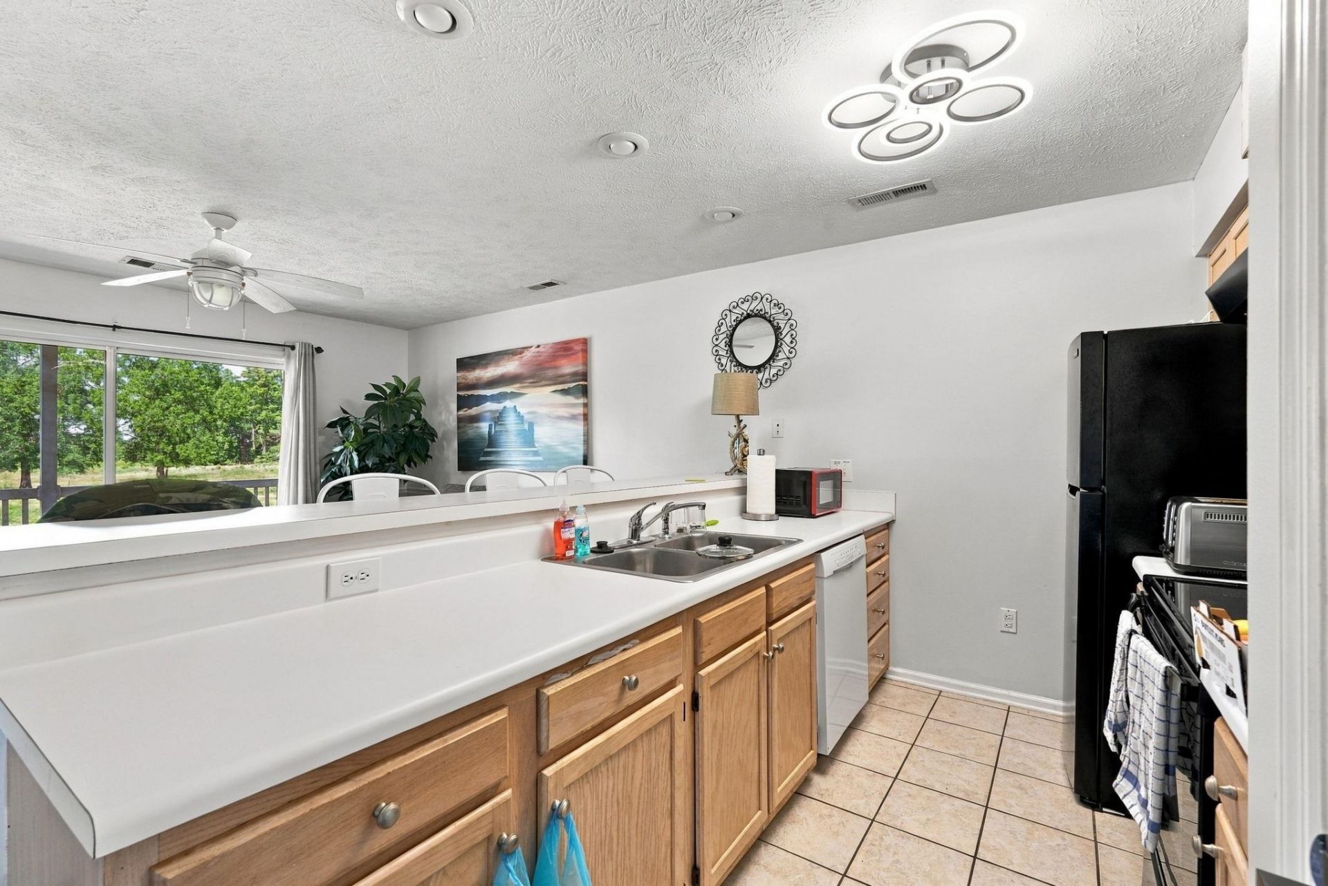 593 Blue River Ct. Photo 6