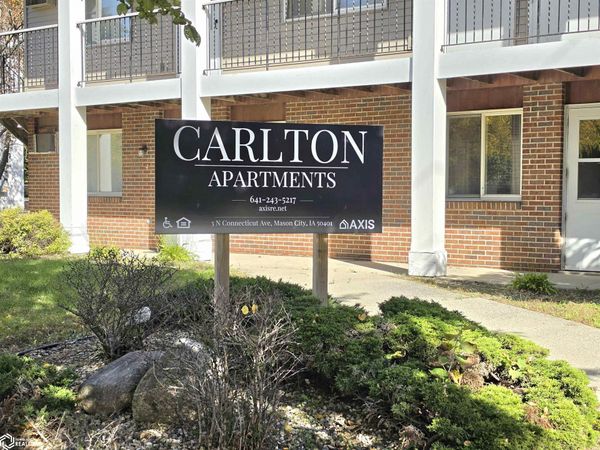 3 N Connecticut Avenue, Mason City, IA 50401
