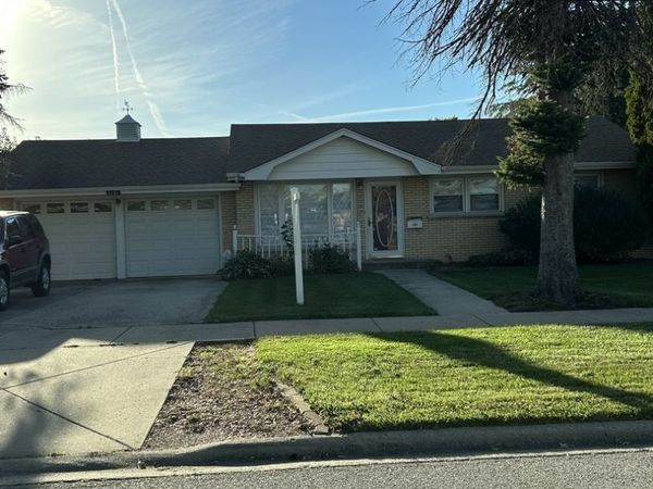 6101 W 81st Place , Burbank, IL 60459