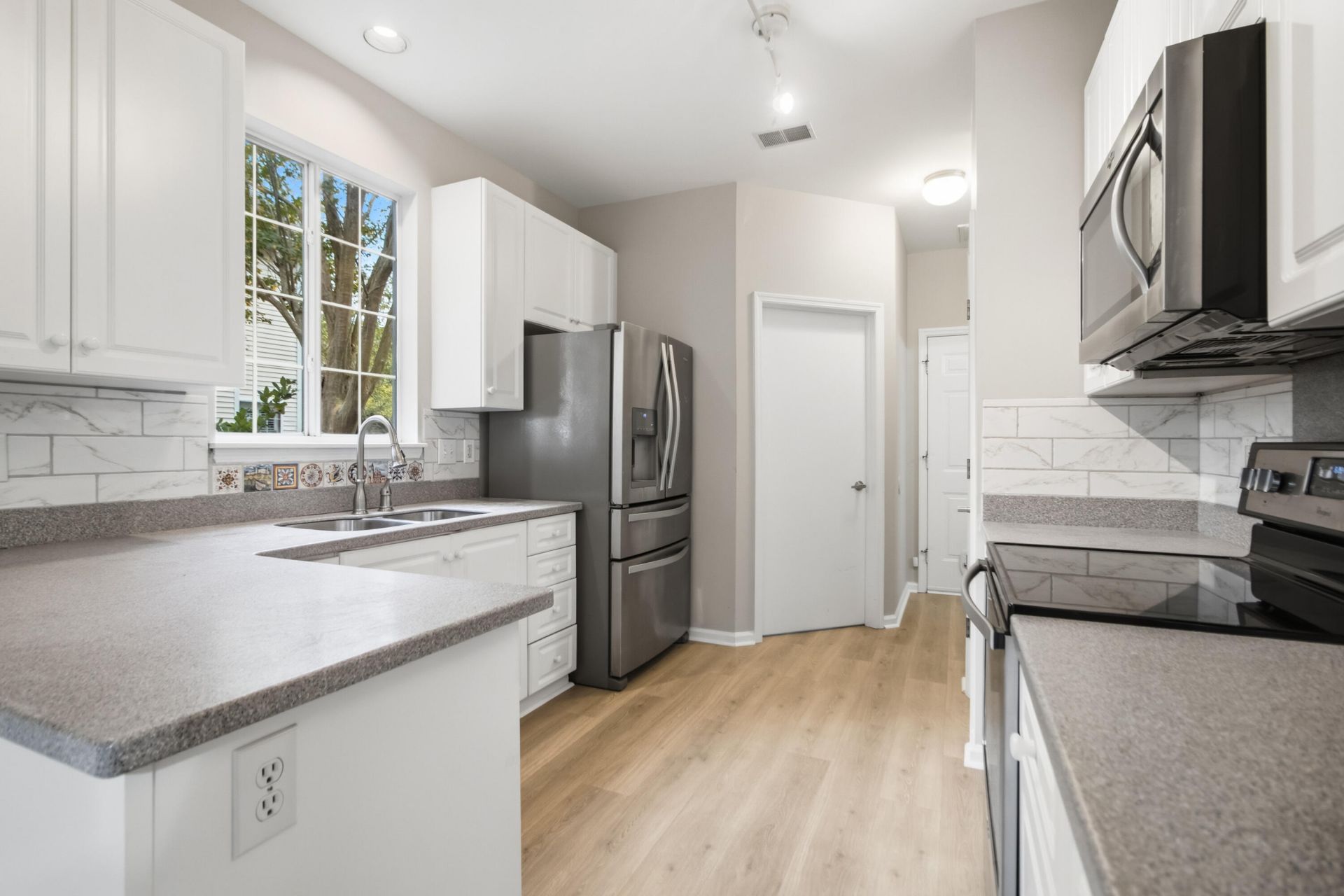 1542 Harborsun Drive Photo 29