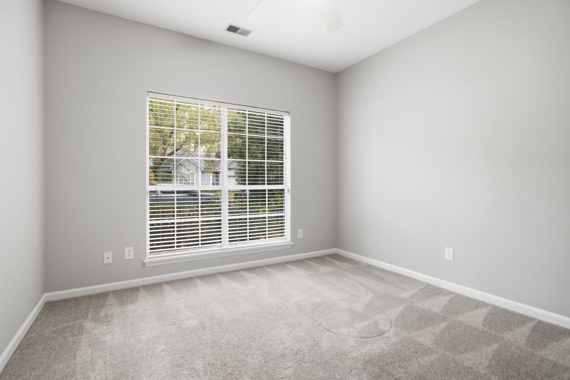 1542 Harborsun Drive Photo 6