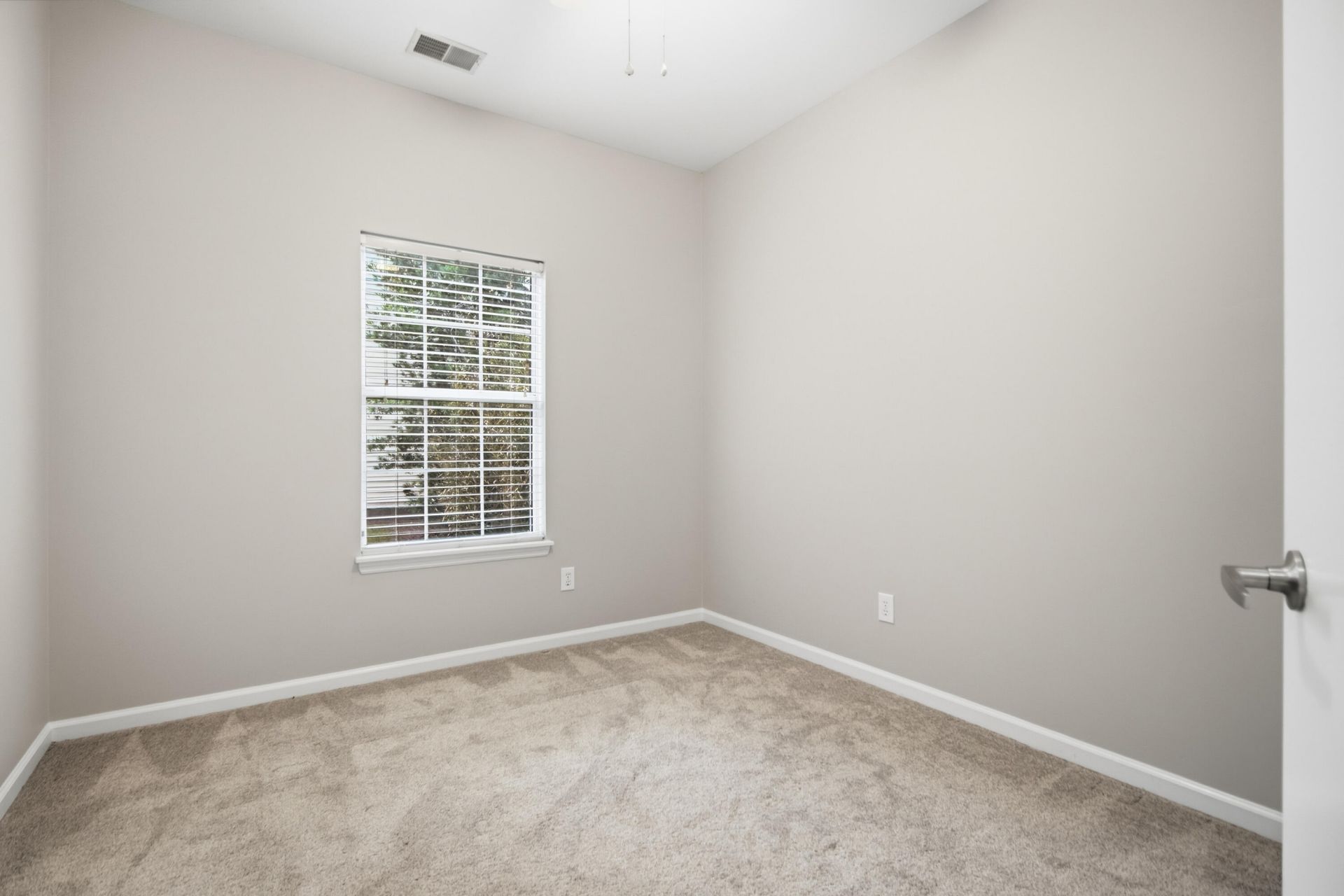 1542 Harborsun Drive Photo 9