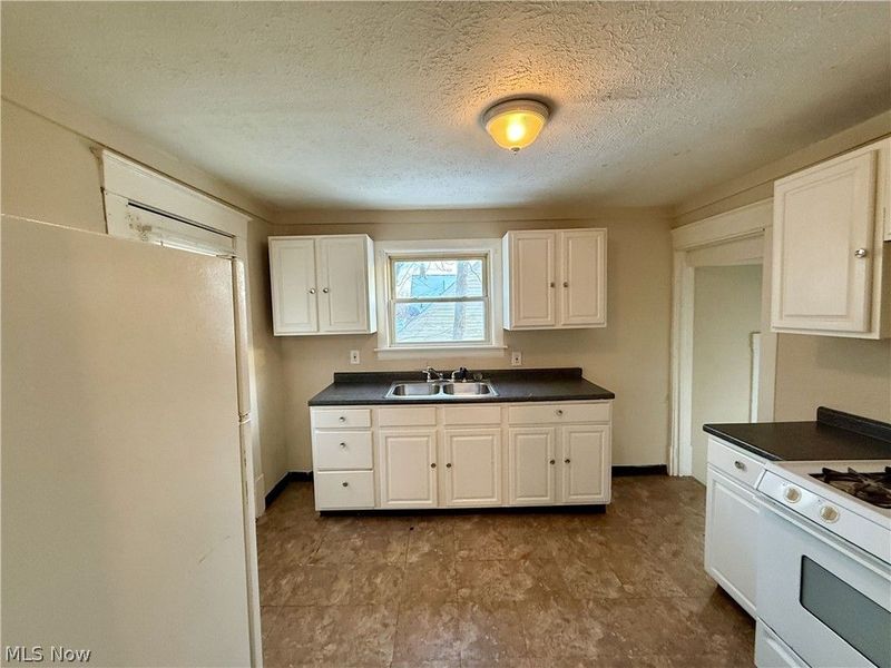 2157 10th Street SW, Akron, OH 44314 Photo 8