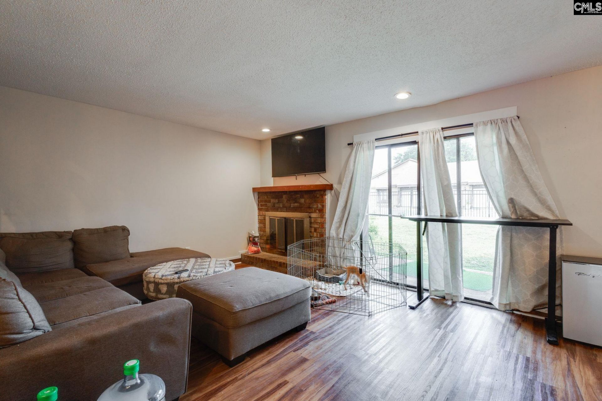 162 Lionsgate Drive  Photo 4