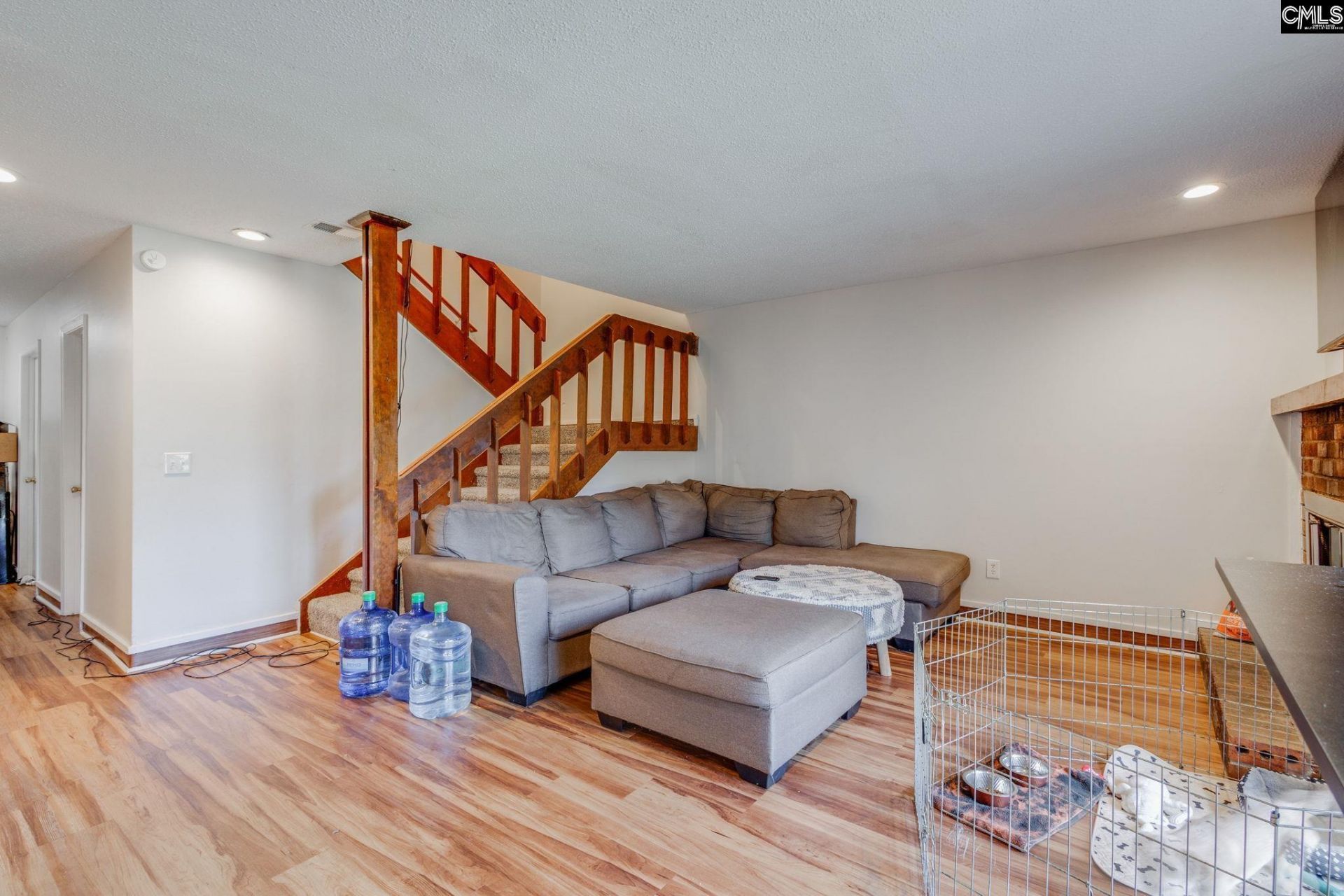162 Lionsgate Drive  Photo 5