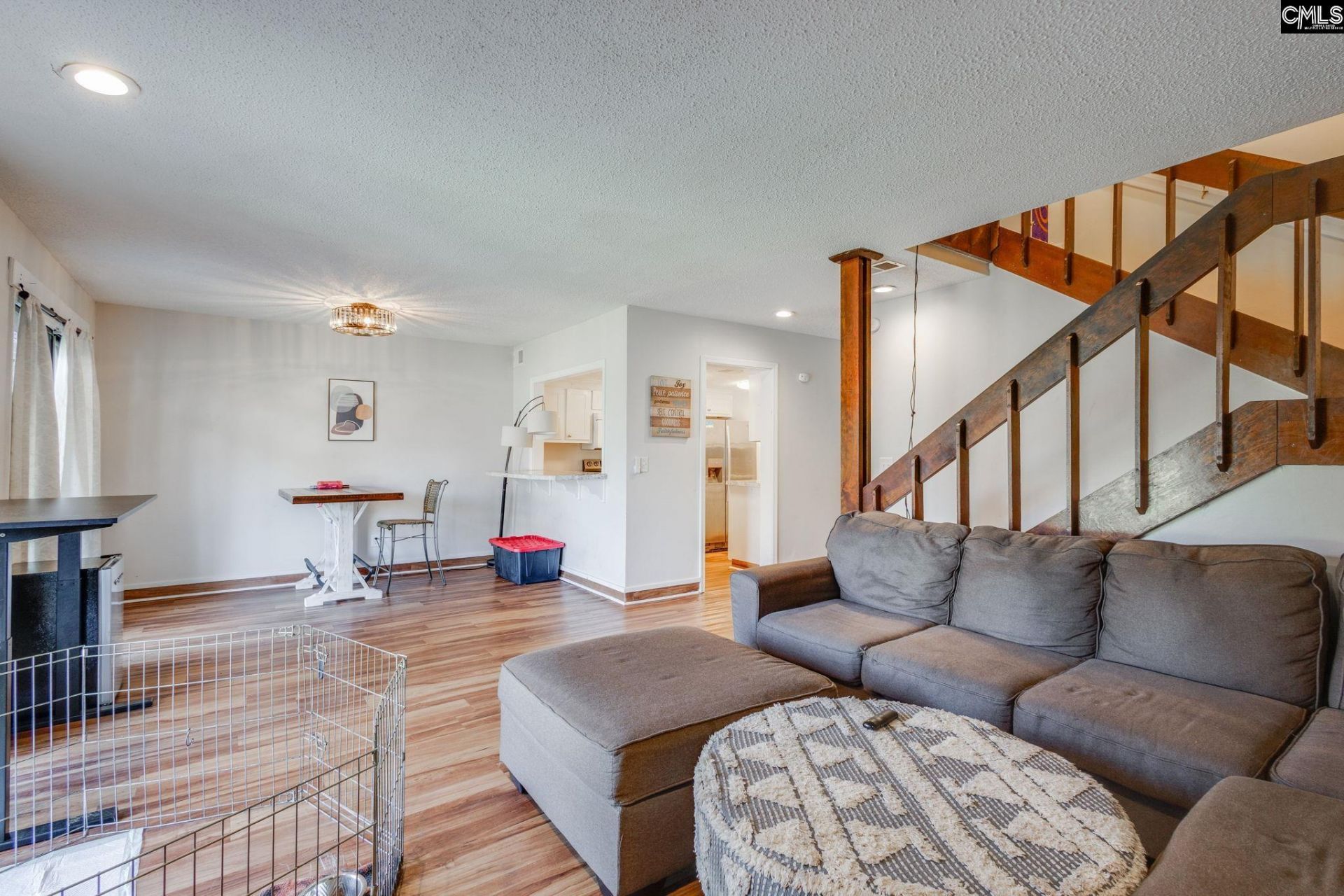 162 Lionsgate Drive  Photo 6