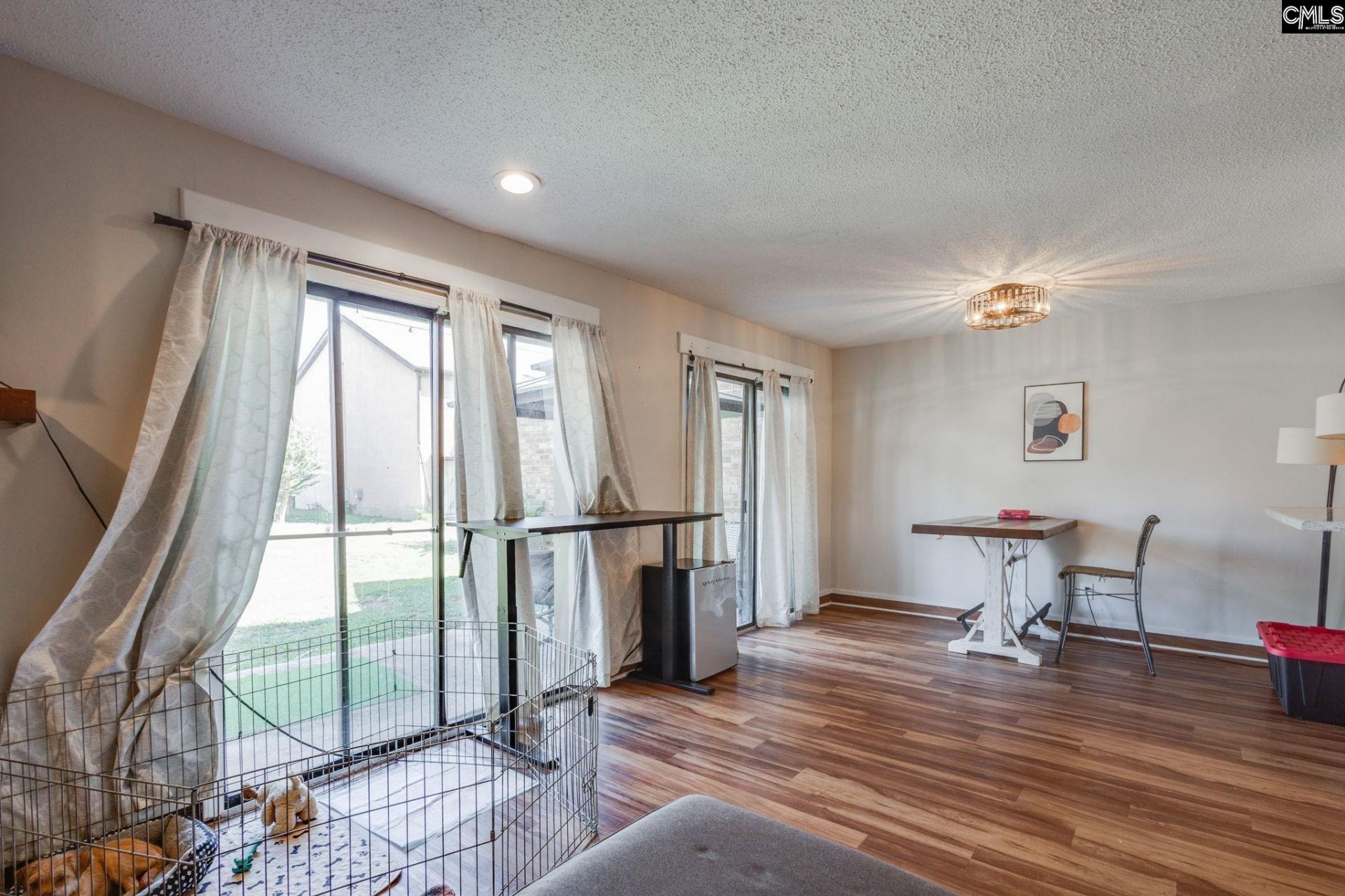 162 Lionsgate Drive  Photo 7
