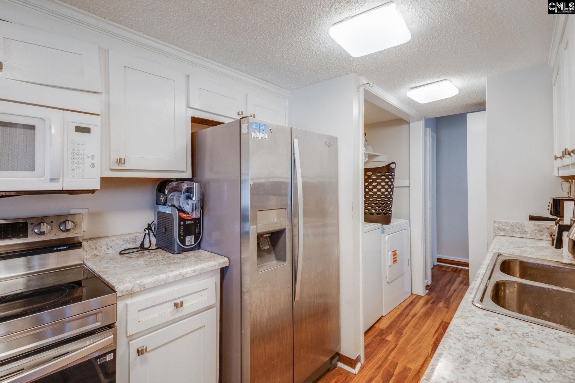 162 Lionsgate Drive  Photo 9