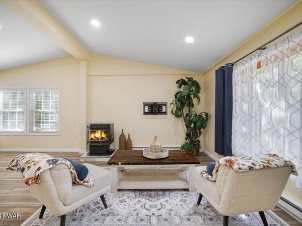 86 Windsor Road , Hawley, PA 18428