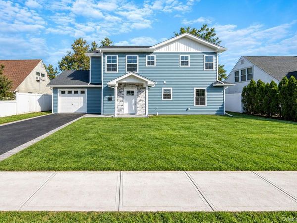 110 Bayberry Lane , Levittown, NY 11756