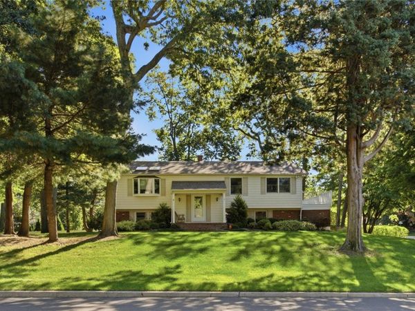 1 High Hill , East Setauket, NY 11733