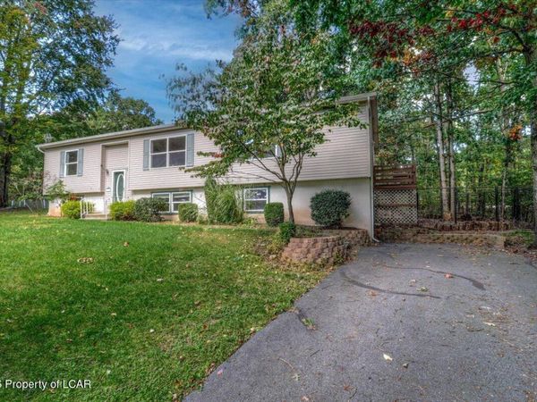 1529 Laurel Lakes Drive, Mountain Top, PA 18707