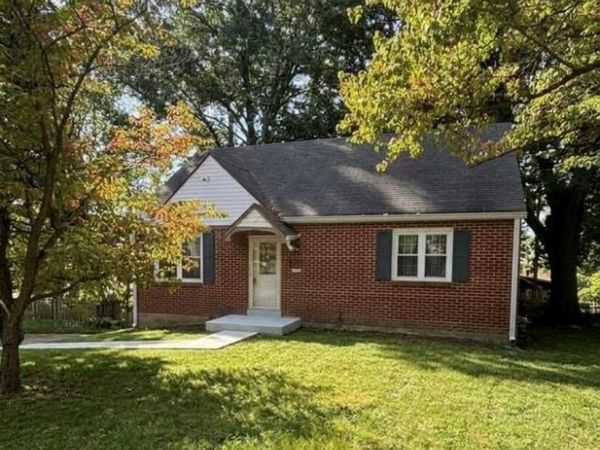 8616 Belhaven Drive, St John, MO 63114