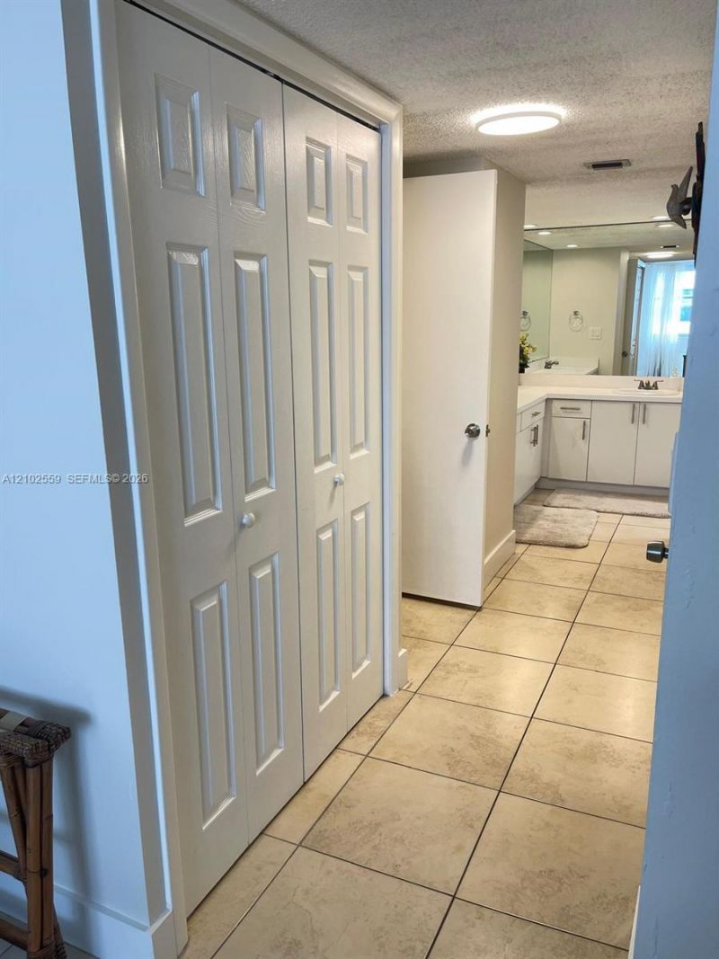 6039 Collins Ave, Unit 1006, Miami Beach, FL 33140 Photo