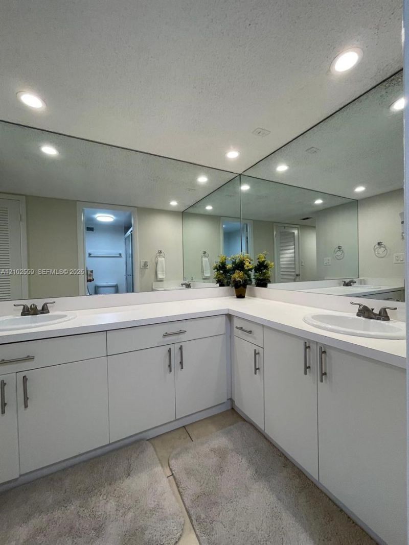 6039 Collins Ave, Unit 1006, Miami Beach, FL 33140 Photo