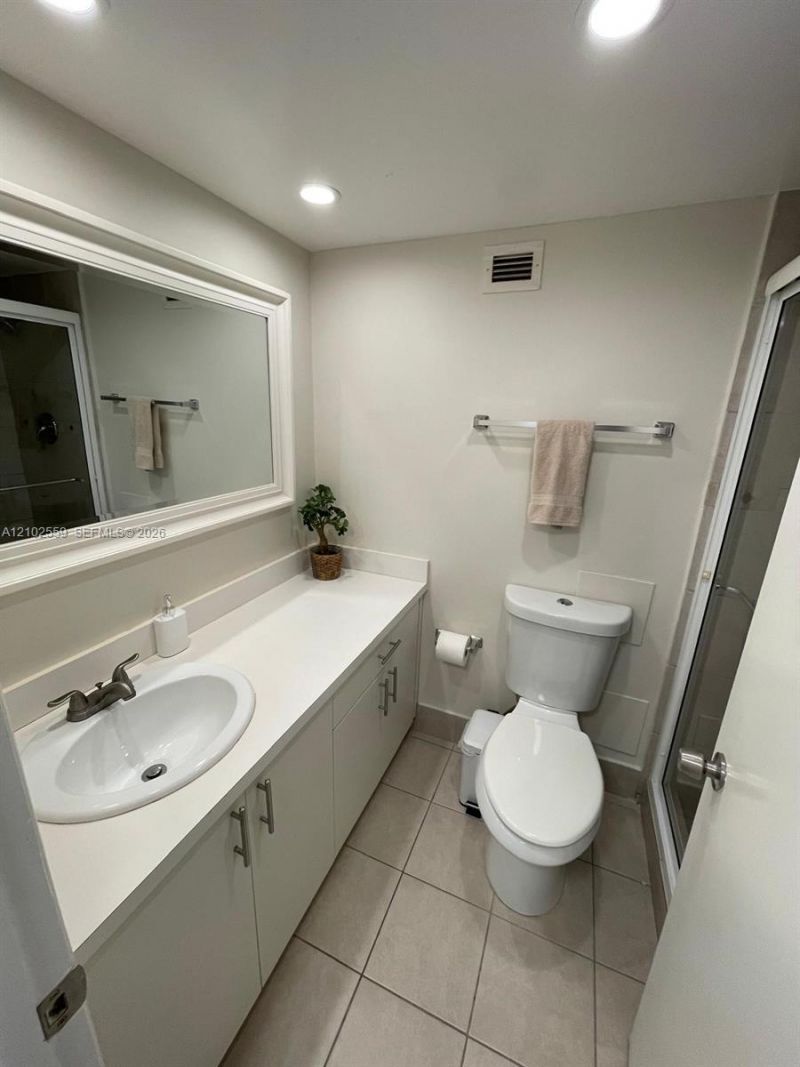 6039 Collins Ave, Unit 1006, Miami Beach, FL 33140 Photo