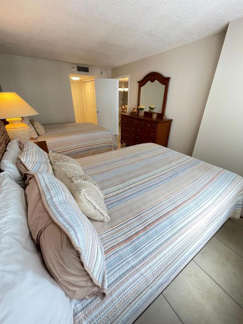 6039 Collins Ave, Unit 1006, Miami Beach, FL 33140 Photo