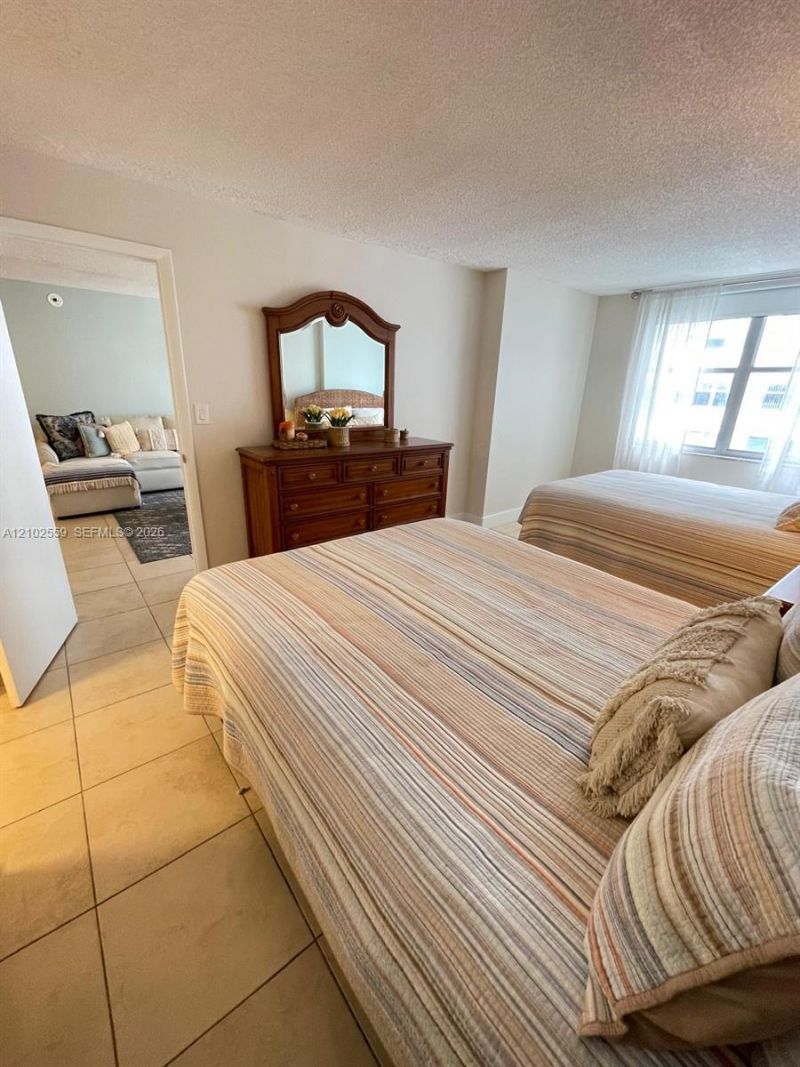 6039 Collins Ave, Unit 1006, Miami Beach, FL 33140 Photo