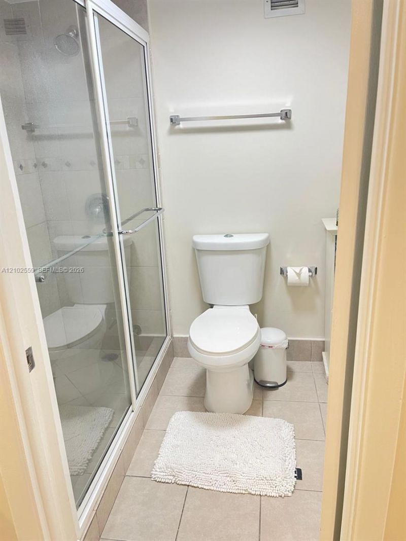 6039 Collins Ave, Unit 1006, Miami Beach, FL 33140 Photo