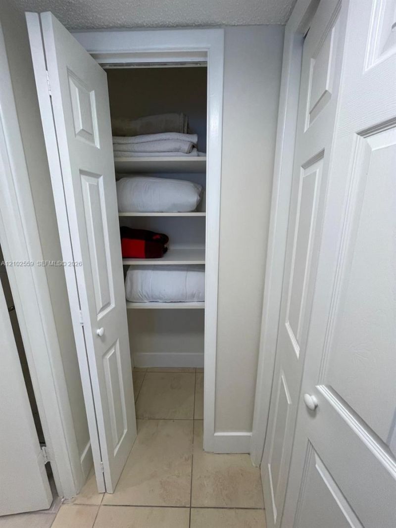 6039 Collins Ave, Unit 1006, Miami Beach, FL 33140 Photo