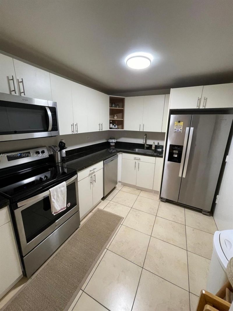6039 Collins Ave, Unit 1006, Miami Beach, FL 33140 Photo