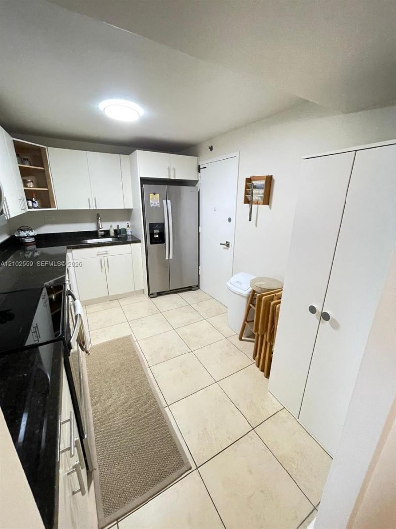 6039 Collins Ave, Unit 1006, Miami Beach, FL 33140 Photo