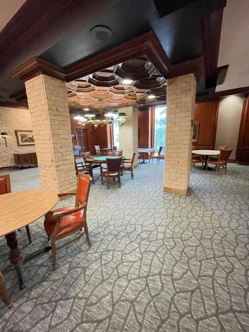 6039 Collins Ave, Unit 1006, Miami Beach, FL 33140 Photo