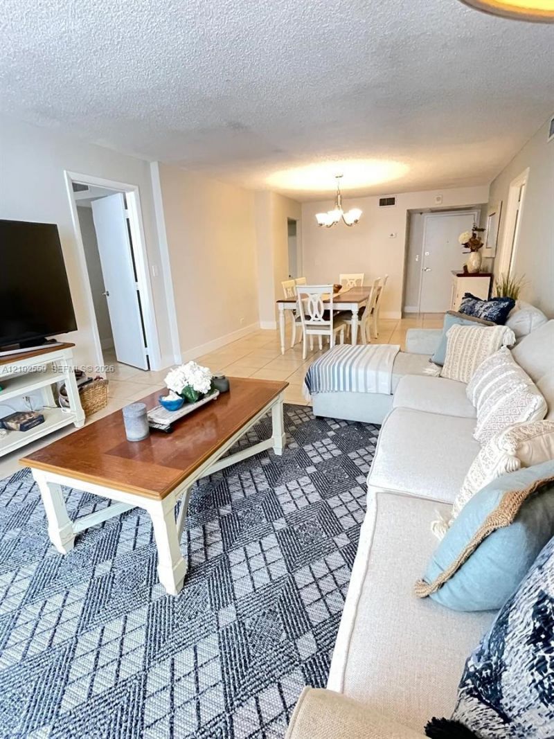 6039 Collins Ave, Unit 1006, Miami Beach, FL 33140 Photo