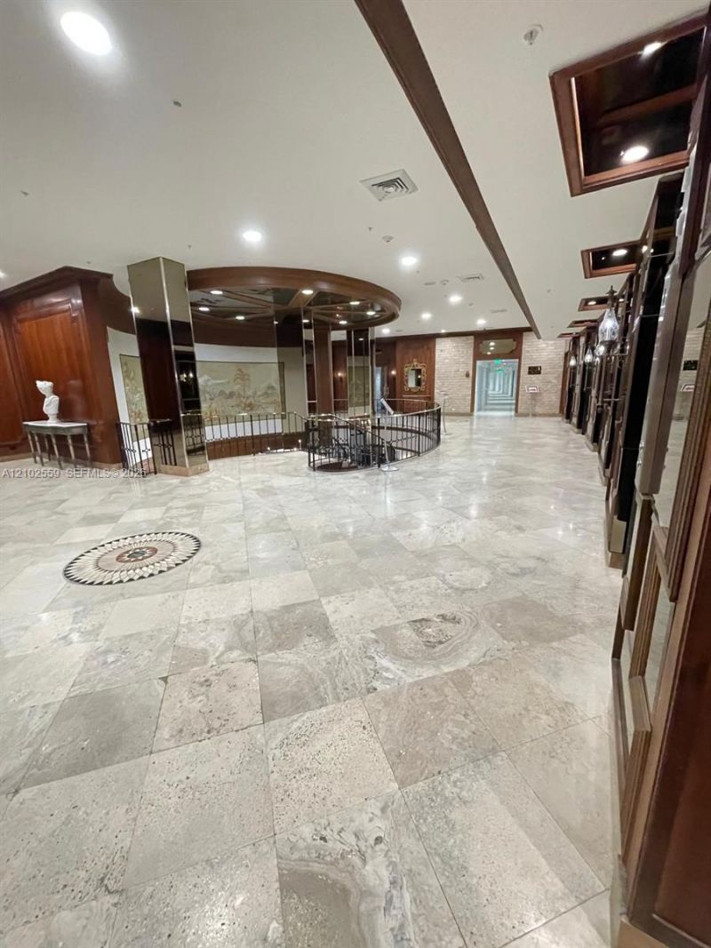 6039 Collins Ave, Unit 1006, Miami Beach, FL 33140 Photo