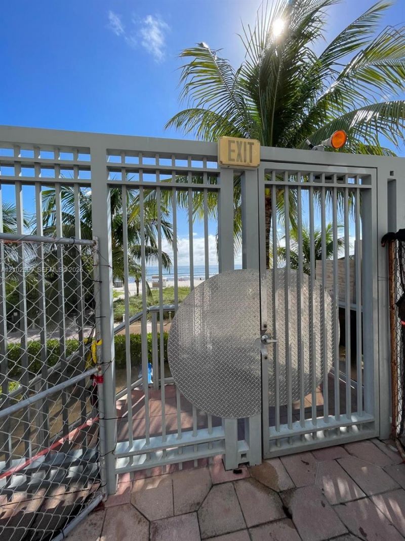 6039 Collins Ave, Unit 1006, Miami Beach, FL 33140 Photo