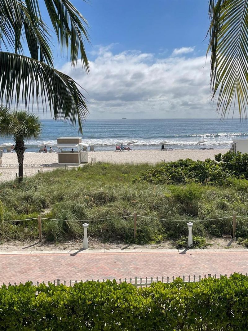 6039 Collins Ave, Unit 1006, Miami Beach, FL 33140 Photo