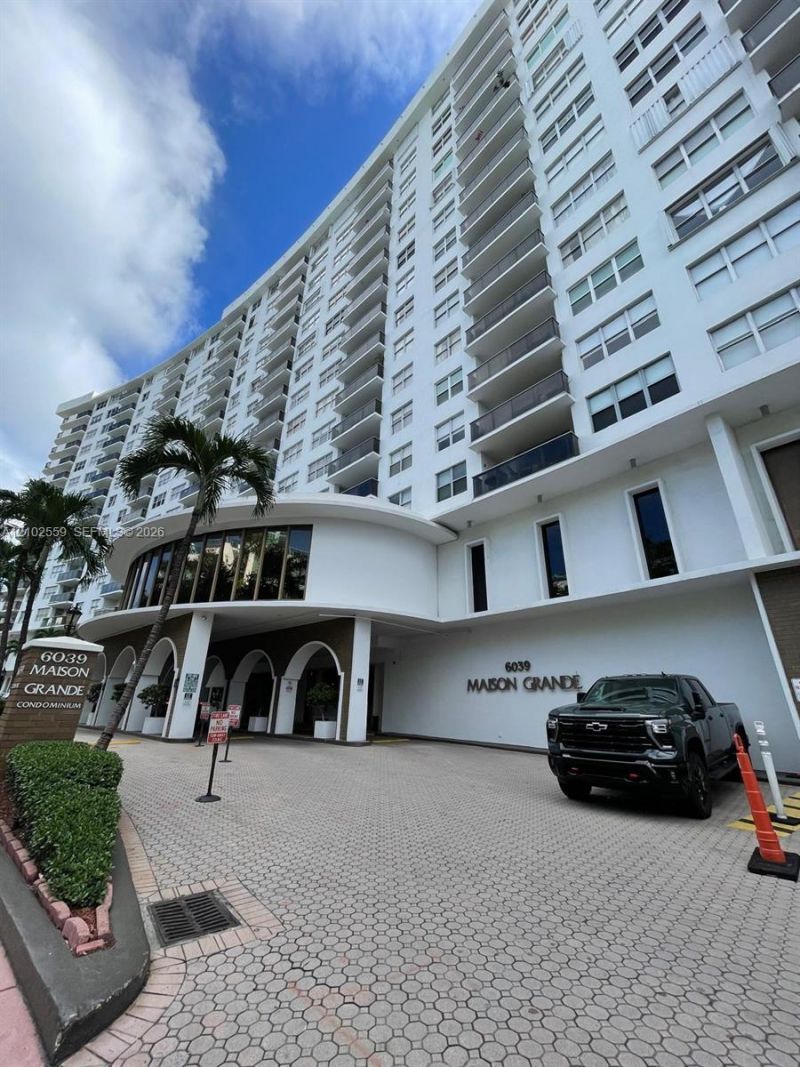 6039 Collins Ave, Unit 1006, Miami Beach, FL 33140 Photo