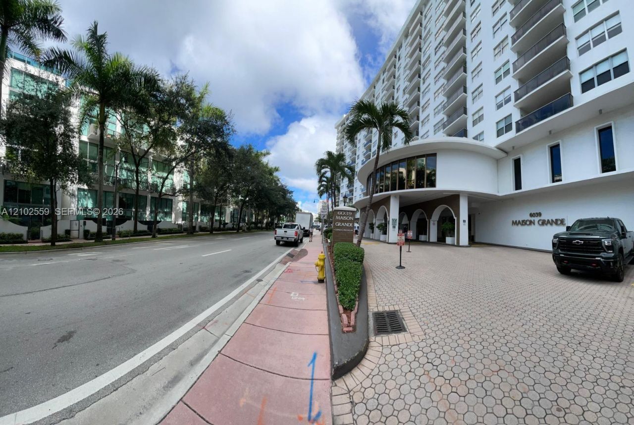 6039 Collins Ave, Unit 1006, Miami Beach, FL 33140 Photo