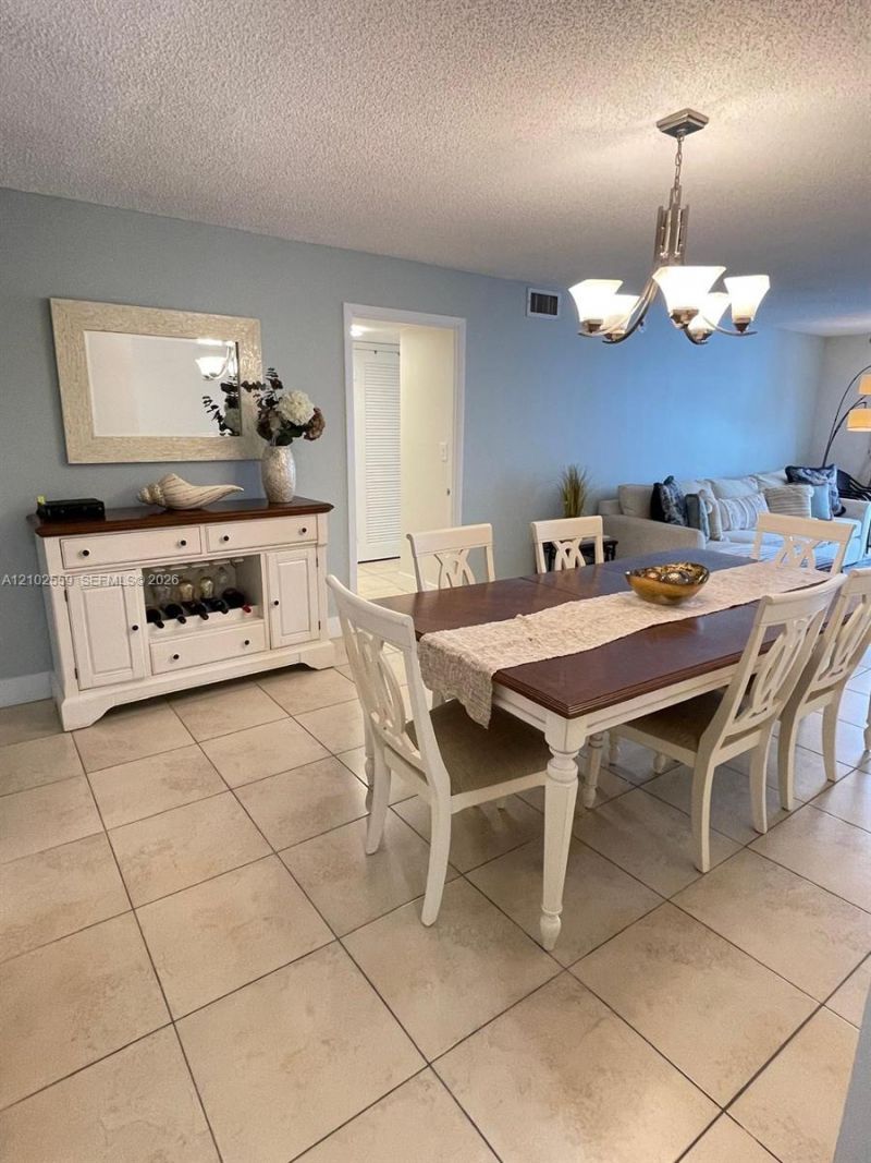 6039 Collins Ave, Unit 1006, Miami Beach, FL 33140 Photo