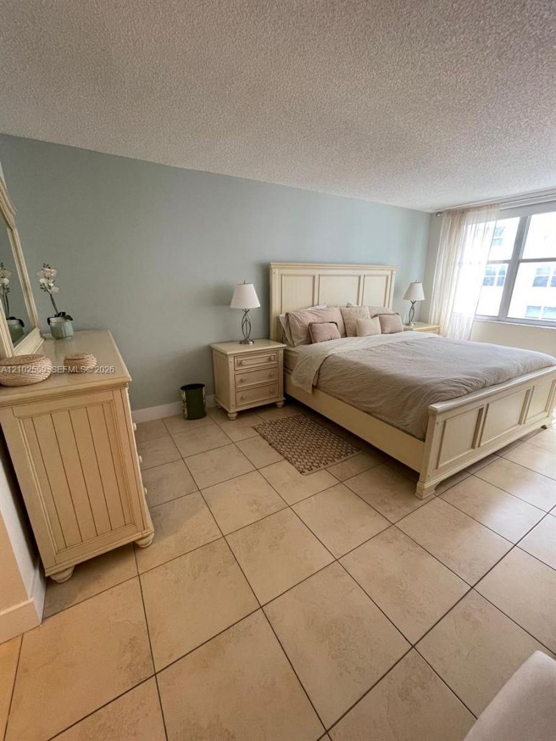 6039 Collins Ave, Unit 1006, Miami Beach, FL 33140 Photo