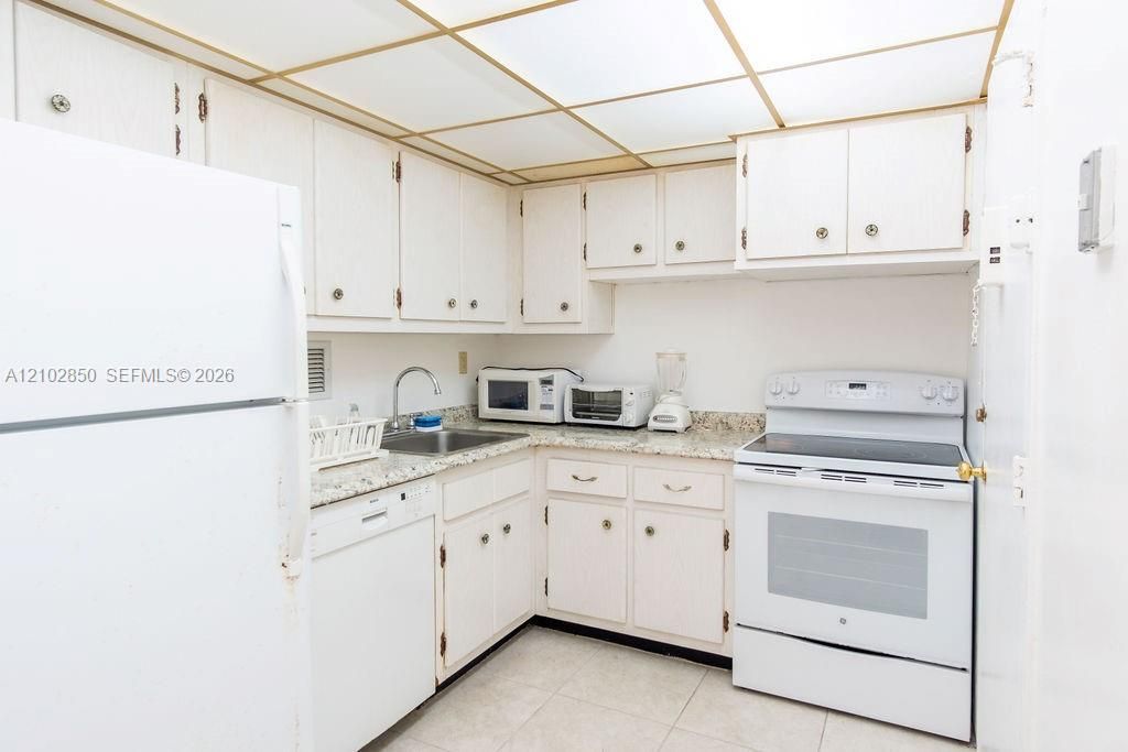 1865 79th St Cswy , Unit 8A, North Bay Village, FL 33141 Photo