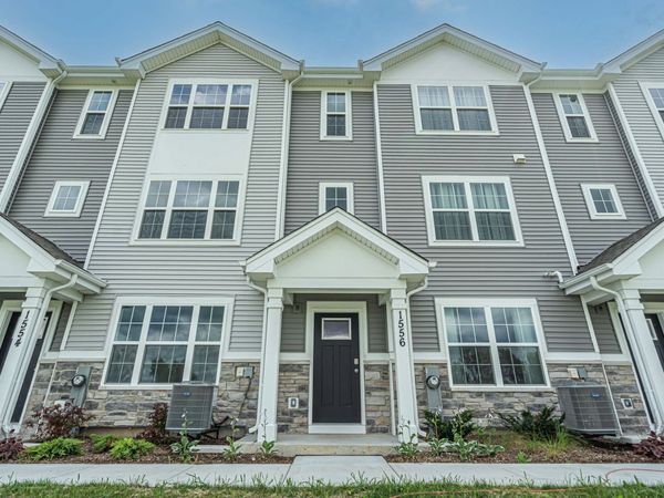 2682 Arrowhead Drive , Pingree Grove, IL 60140