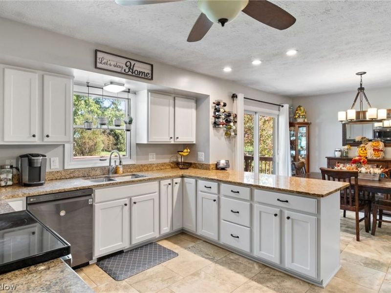 1173 Desert Street NE, Uniontown, OH 44685 Photo 11