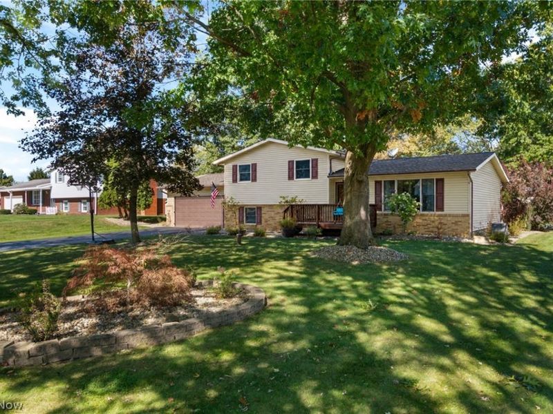 1173 Desert Street NE, Uniontown, OH 44685 Photo 2
