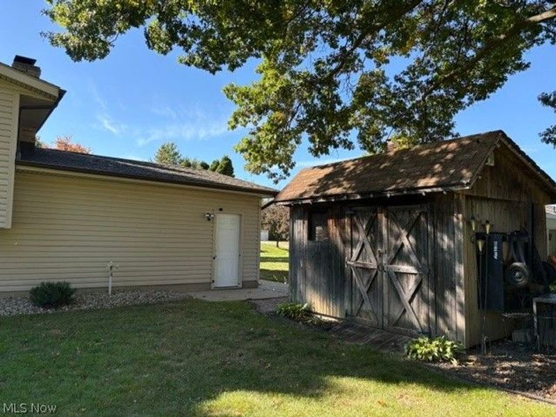 1173 Desert Street NE, Uniontown, OH 44685 Photo 9