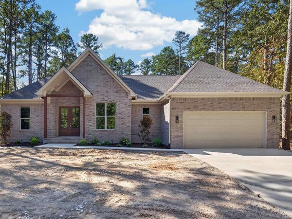 17 Casino Circle, Hot Springs Village, AR 71909