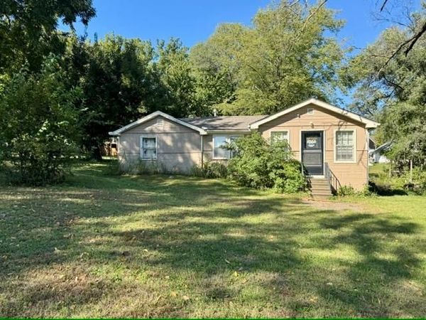 10020 W 51st Street, Merriam, KS 66203