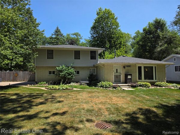 3239 Fox Boulevard, Commerce Township, Mi 48382